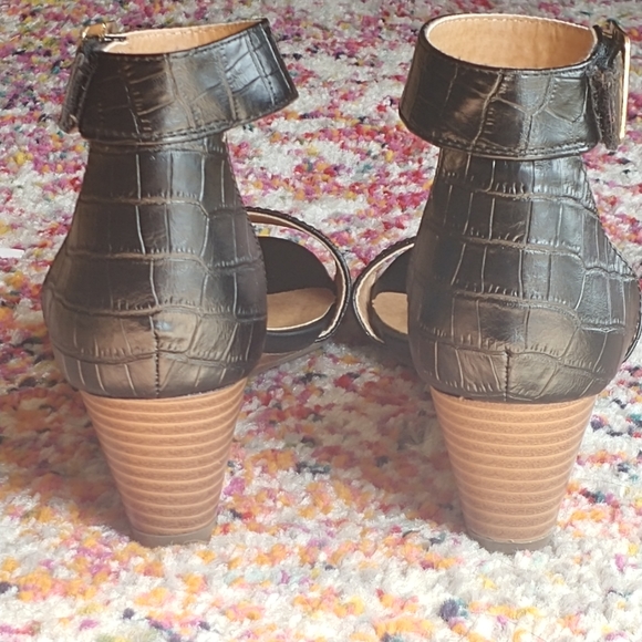 NEW-No Box 😎 Ankle Strap Wedge Sandals - Picture 7 of 9